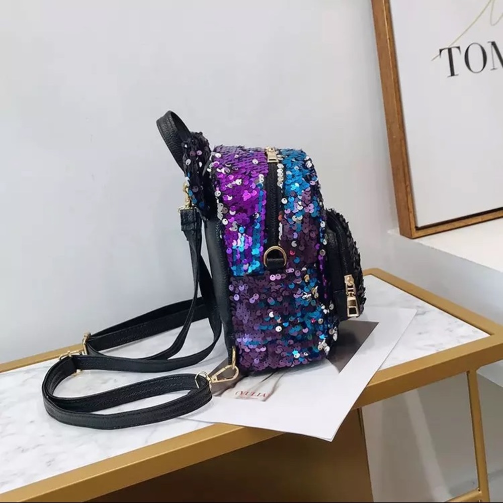 Backpack 🎒 - Picture 2 of 8